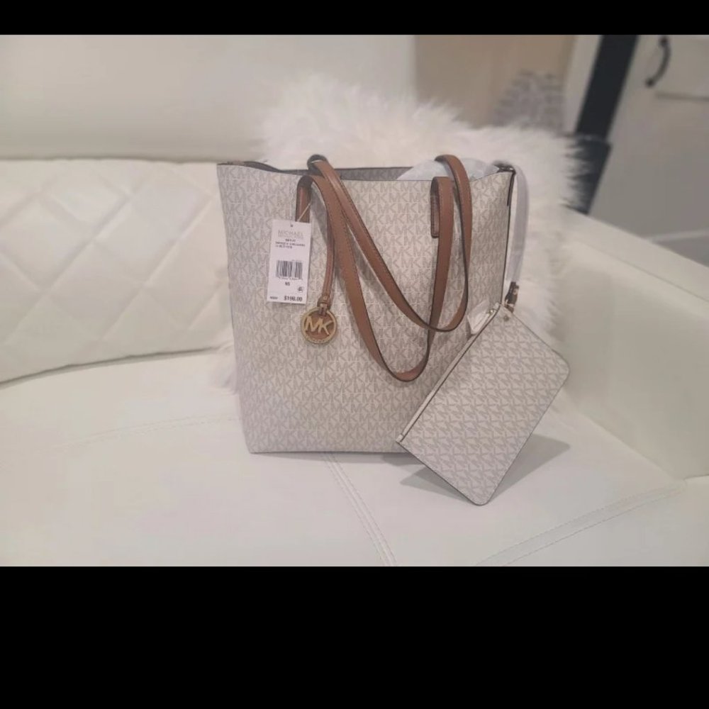 Michael Kors | Hayley Large Jet Set Tote + Wallet
